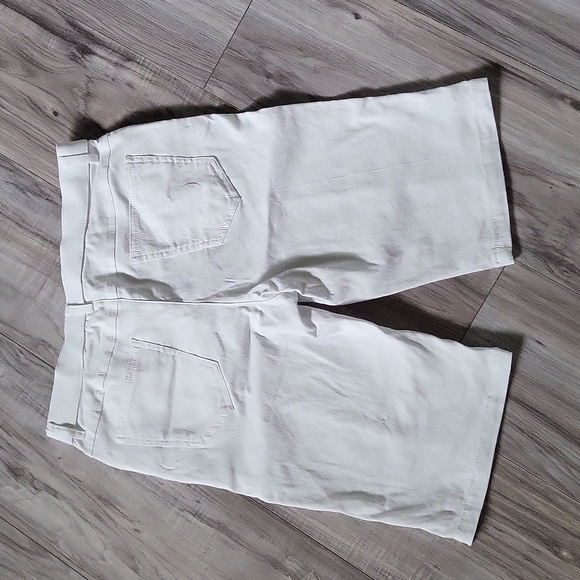 Papa Vancouver white cotton stretch bermuda shorts! - Picture 5 of 6